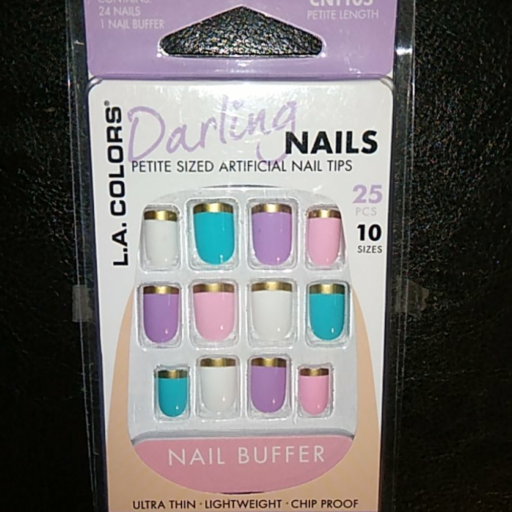 NWT petite sized artificial nail tips w buffer